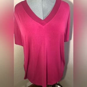 Dana Buchman size XL top that feels good to wear and doesn’t wrinkle.